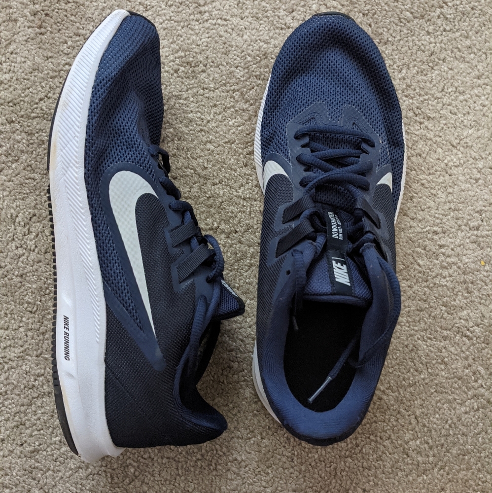 Men's Nike shoes, blue, size 10